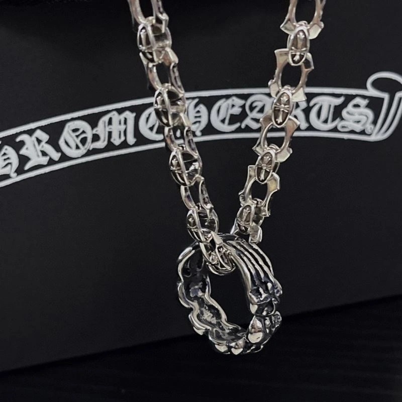 EyeCatching Chrxmx Hxxrts Necklaces 301143