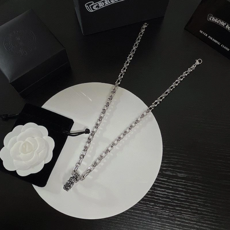 EyeCatching Chrxmx Hxxrts Necklaces 301143