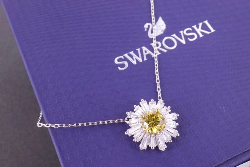 Swxrxvski Necklaces Vibrant 315260