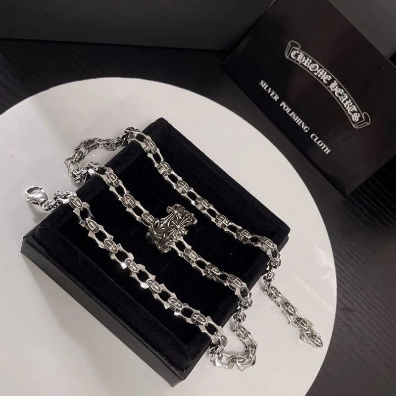 WellDesigned Chrxmx Hxxrts Necklaces 301133