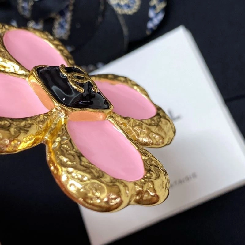 Refined Chxnxl Brooches 292908