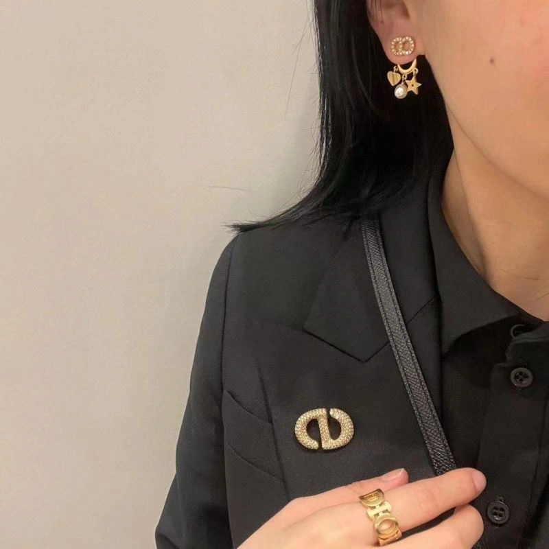 EyeCatching Christian Dxxr Brooches 295456