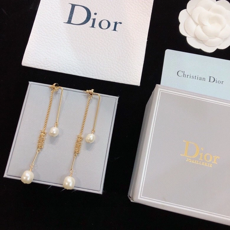 Christian Dxxr Earrings Elegant 295404