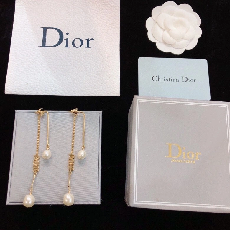 Christian Dxxr Earrings Elegant 295404