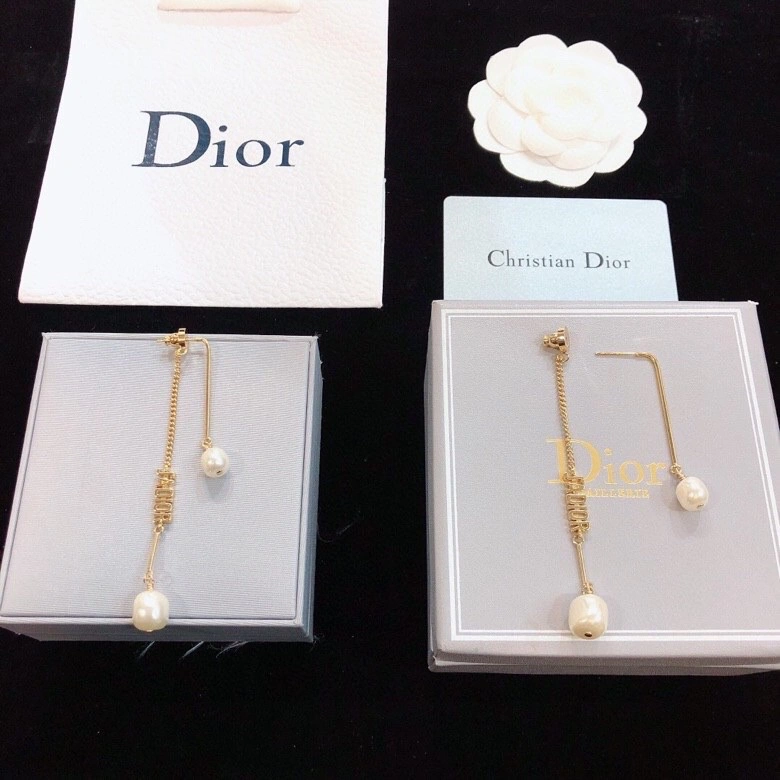 Christian Dxxr Earrings Elegant 295404