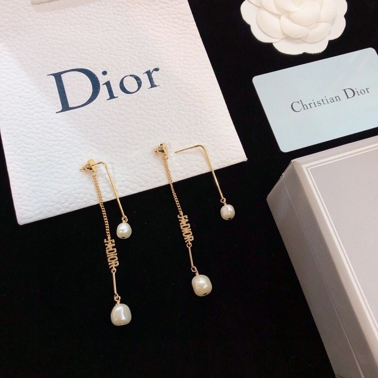 Christian Dxxr Earrings Elegant 295404