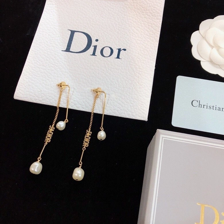 Christian Dxxr Earrings Elegant 295404