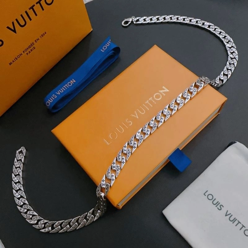 Sophisticated LX Necklaces 311559