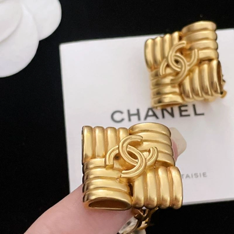Lightweight Chxnxl Earrings 291863
