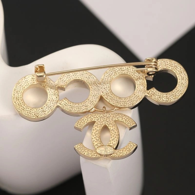 Lightweight Chxnxl Brooches 292882