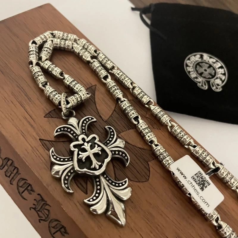 Stylish Chrxmx Hxxrts Necklaces 301106