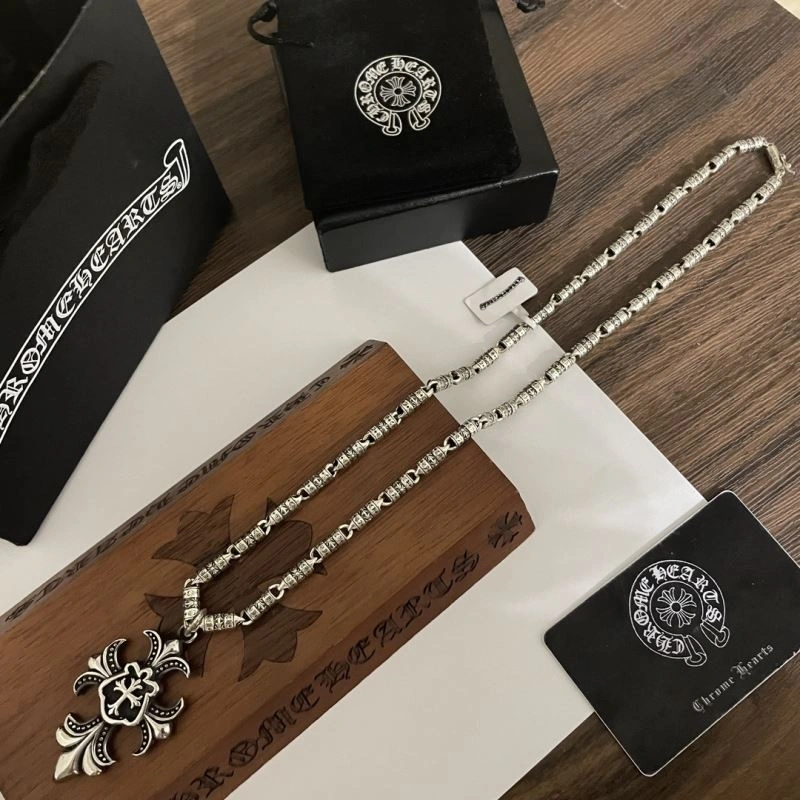 Stylish Chrxmx Hxxrts Necklaces 301106