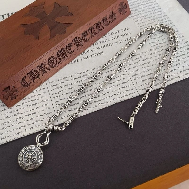Stylish Chrxmx Hxxrts Necklaces 301105