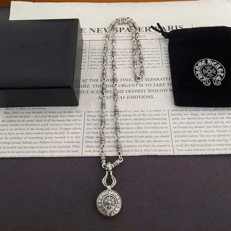 Stylish Chrxmx Hxxrts Necklaces 301105