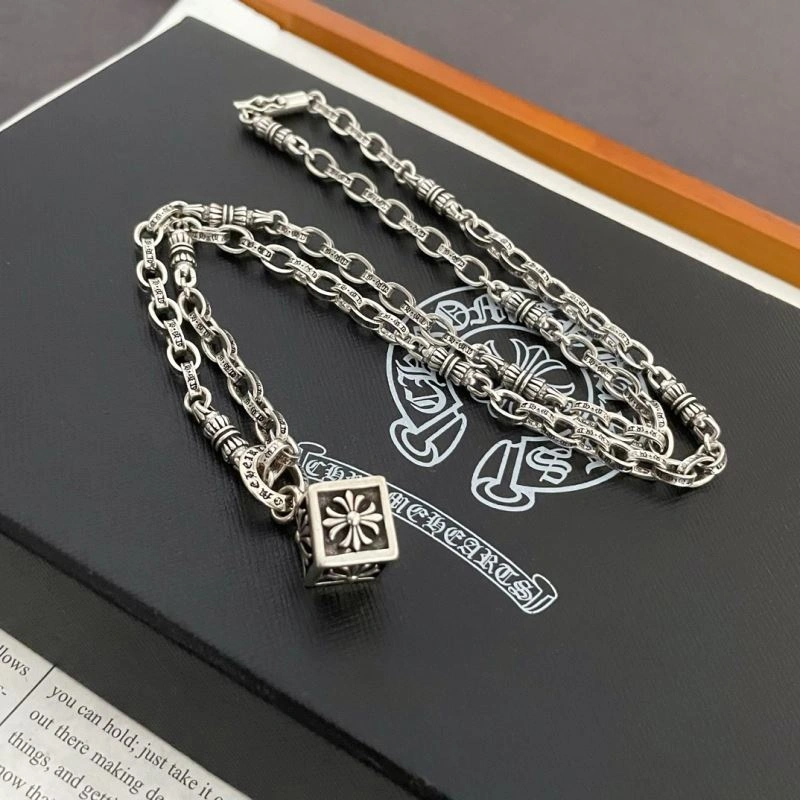 WellDesigned Chrxmx Hxxrts Necklaces 301103