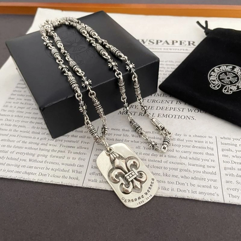 EyeCatching Chrxmx Hxxrts Necklaces 301090