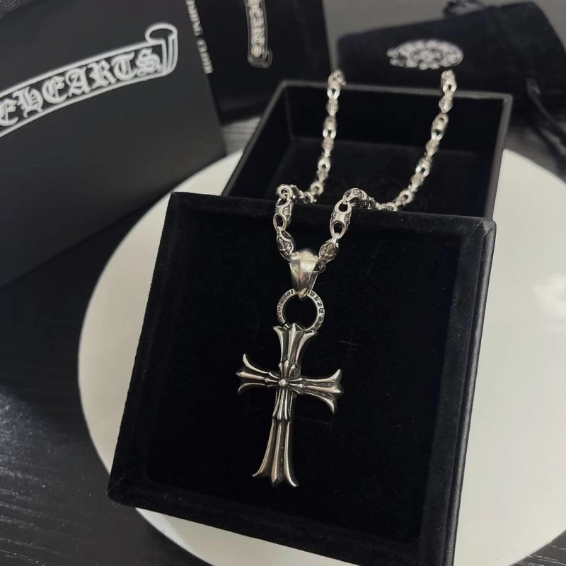 Versatile Chrxmx Hxxrts Necklaces 301076