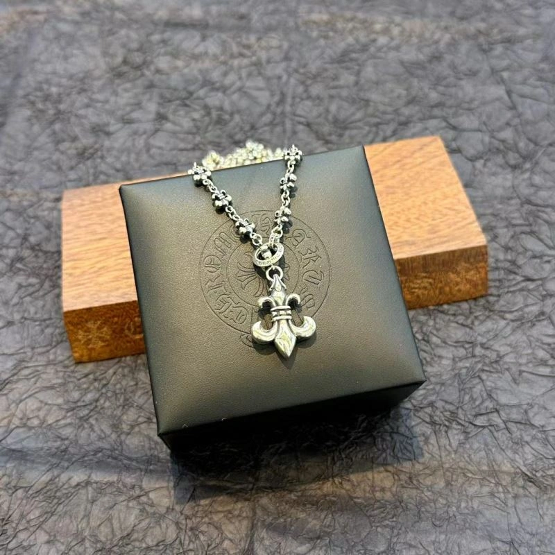 EyeCatching Chrxmx Hxxrts Necklaces 301056