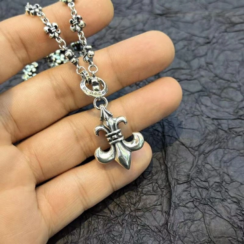 EyeCatching Chrxmx Hxxrts Necklaces 301056