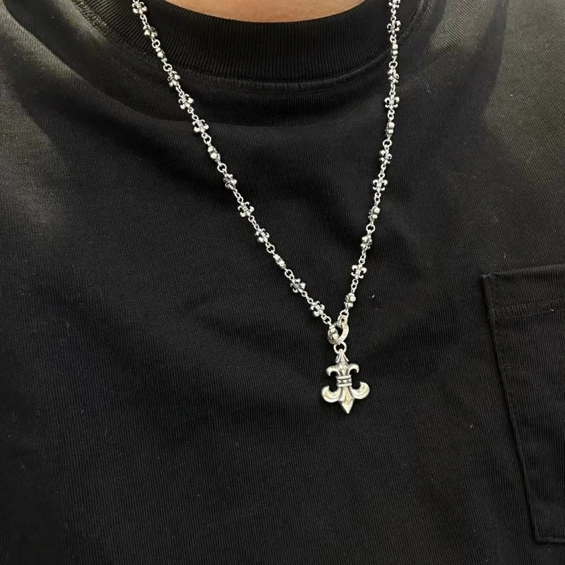 EyeCatching Chrxmx Hxxrts Necklaces 301056