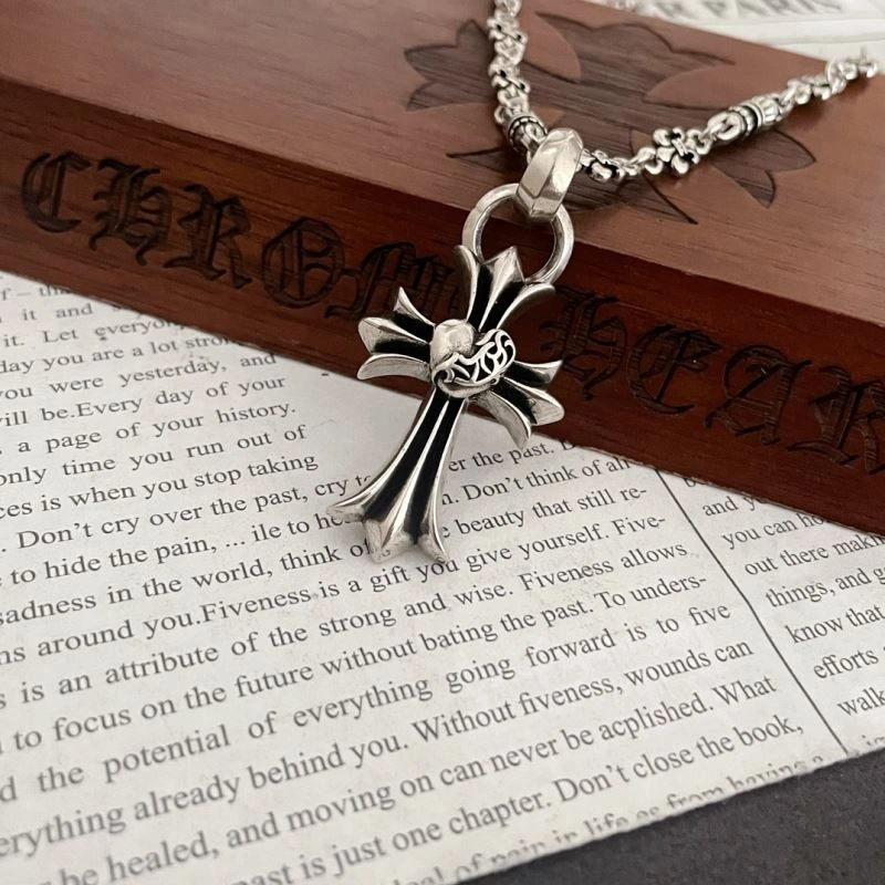 Versatile Chrxmx Hxxrts Necklaces 301071