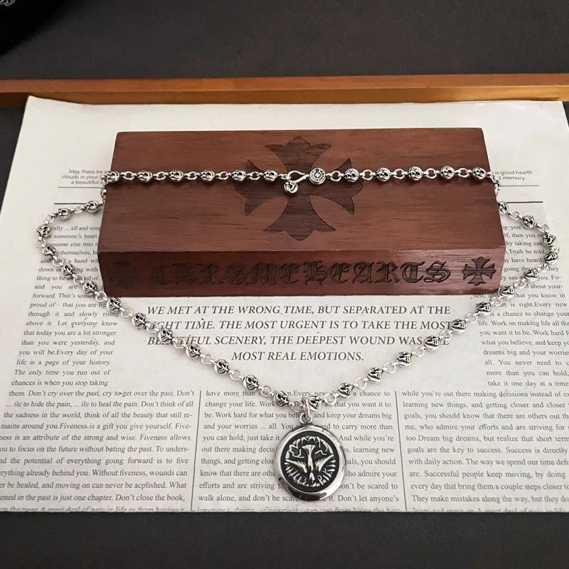 Classic Chrxmx Hxxrts Necklaces 301048