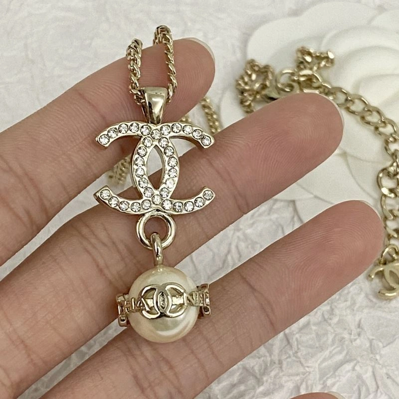 Modern Chxnxl Brooches 292873