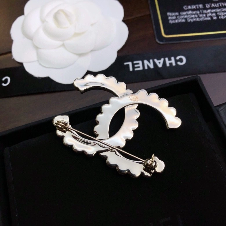 EyeCatching Chxnxl Brooches 292861