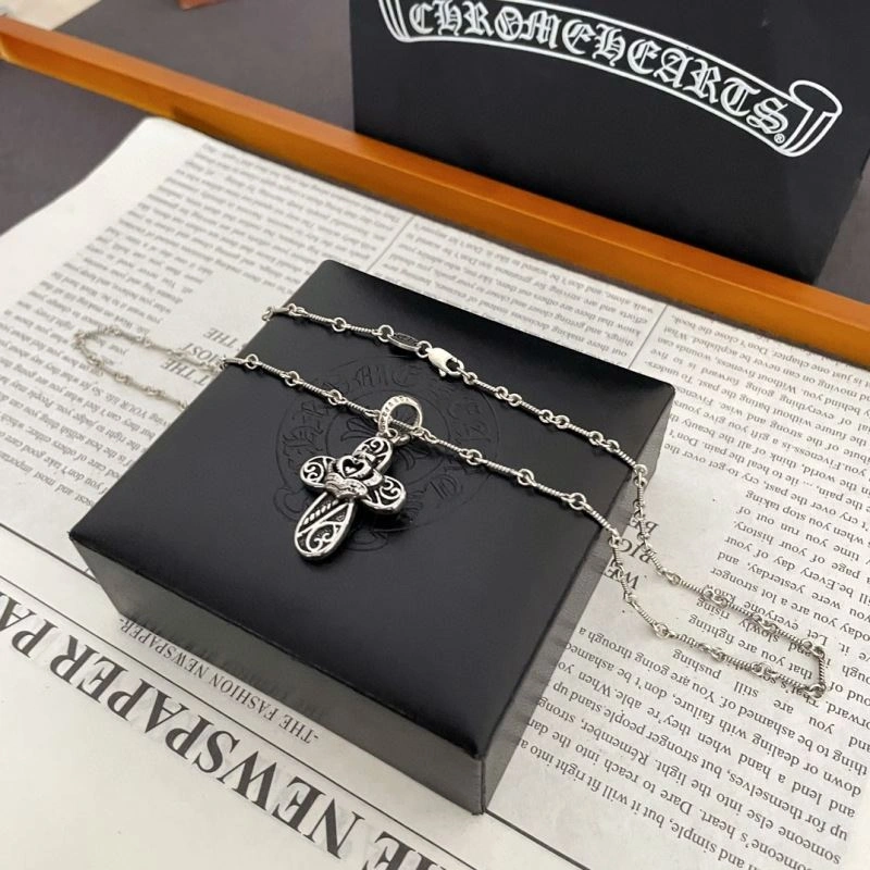 Classic Chrxmx Hxxrts Necklaces 301075