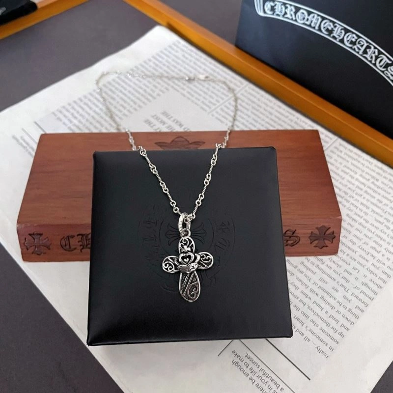 Classic Chrxmx Hxxrts Necklaces 301075