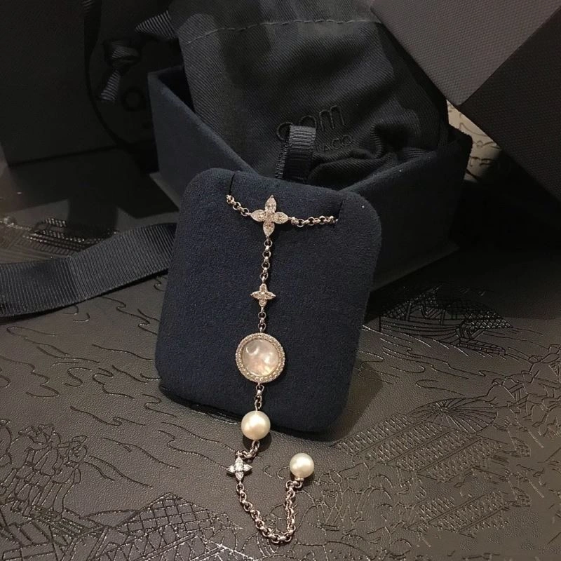 Modern Axm Necklaces 282156