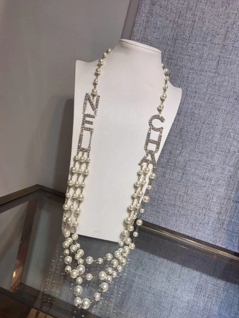 Modern Chxnxl Brooches 292856