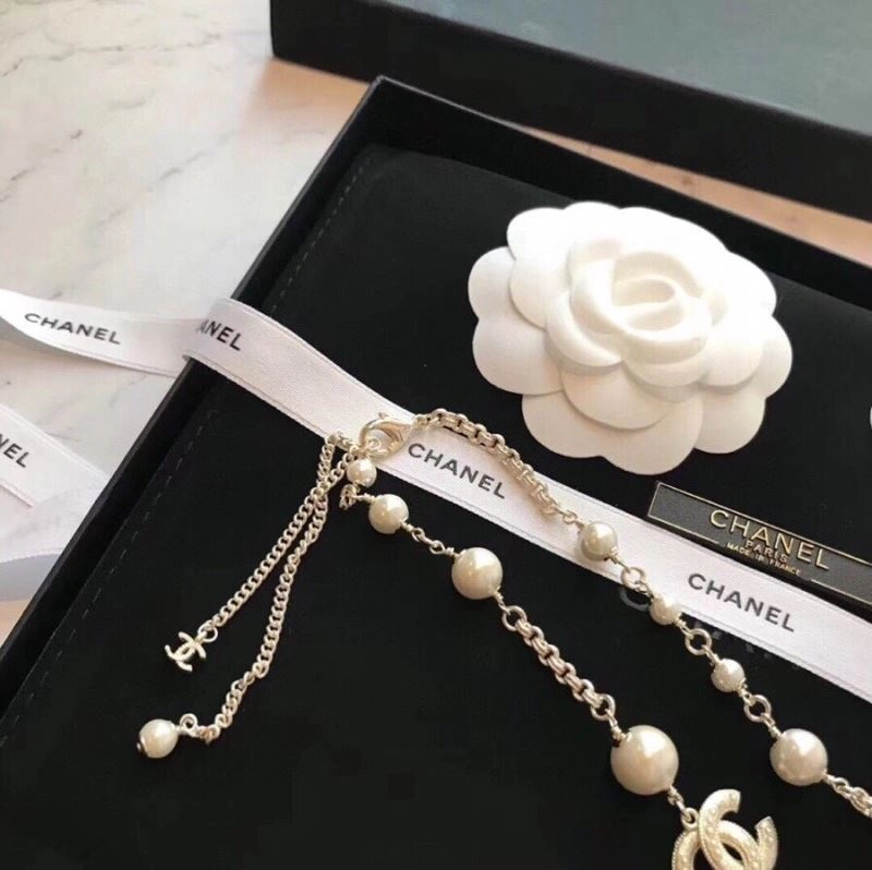 Cozy Chxnxl Brooches 292839