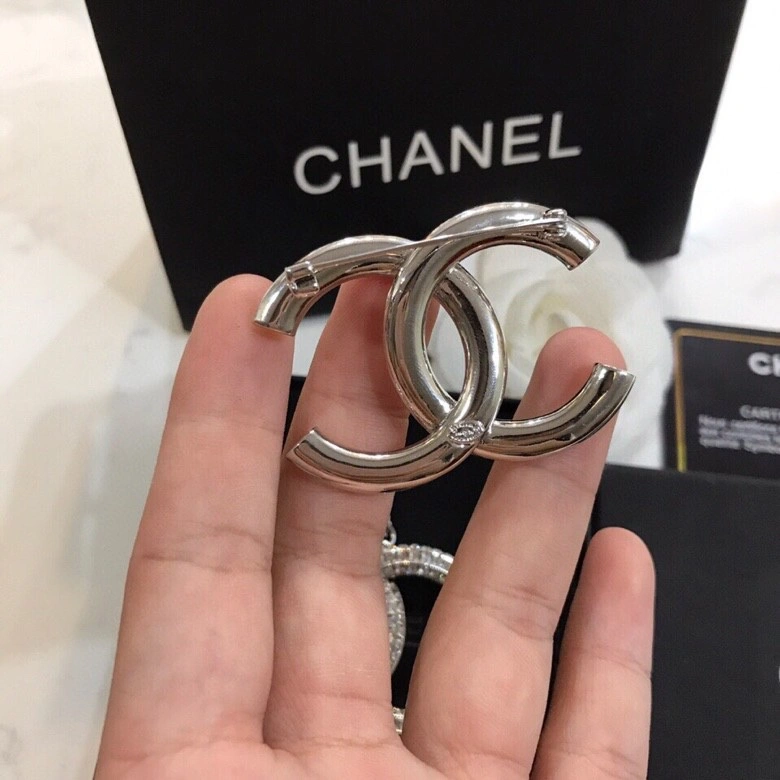 Chxnxl Brooches Sleek 292835