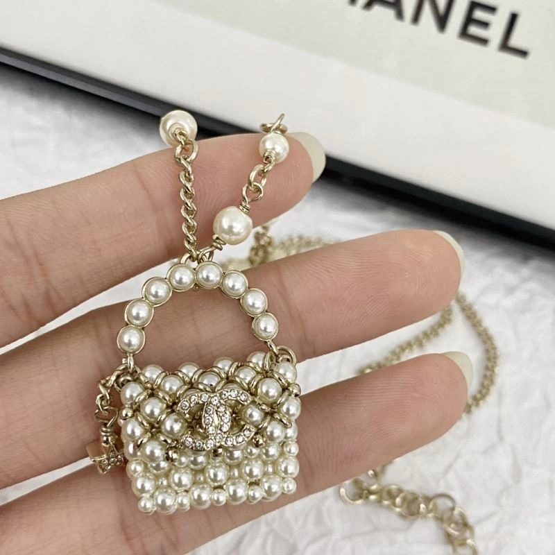 Trendsetting Chxnxl Brooches 292809