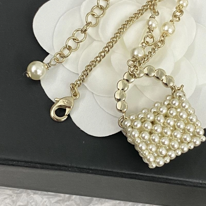 Trendsetting Chxnxl Brooches 292809