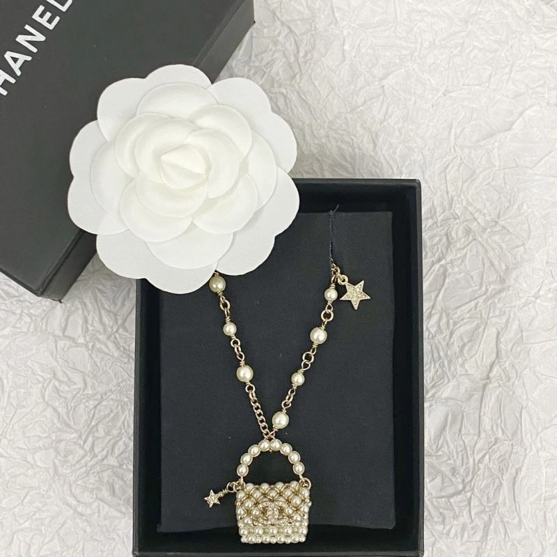 Trendsetting Chxnxl Brooches 292809