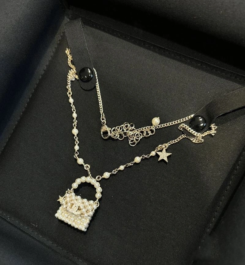 Trendsetting Chxnxl Brooches 292809