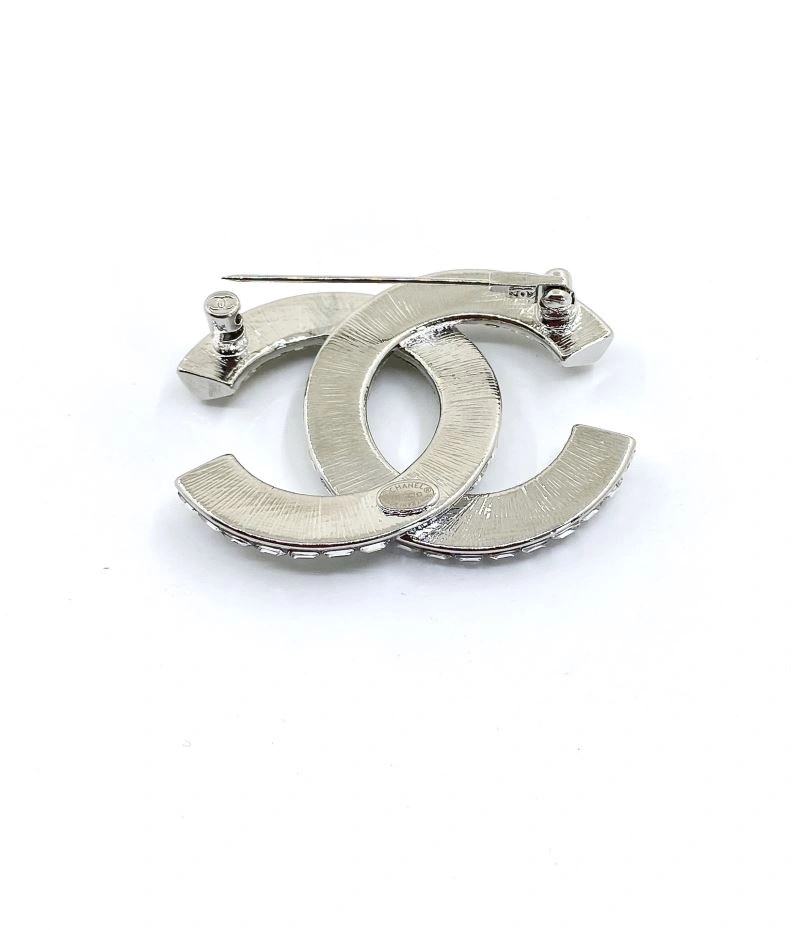 WellDesigned Chxnxl Brooches 292815