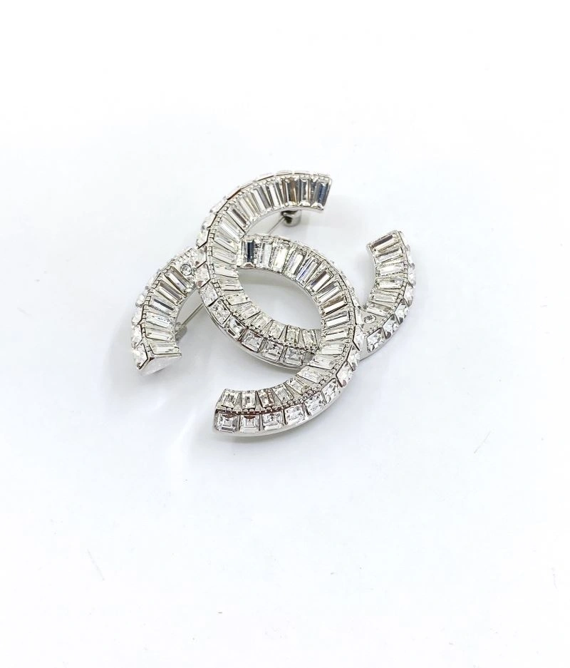 WellDesigned Chxnxl Brooches 292815