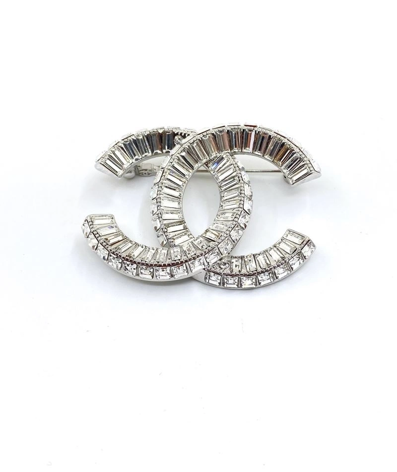 WellDesigned Chxnxl Brooches 292815