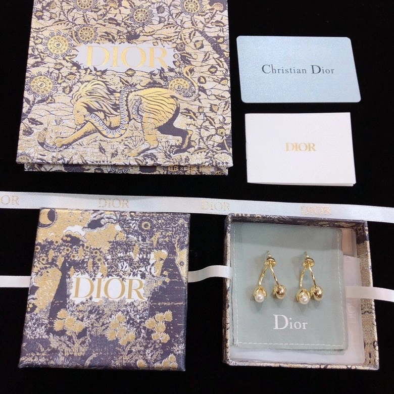 WellDesigned Christian Dxxr Earrings 295372