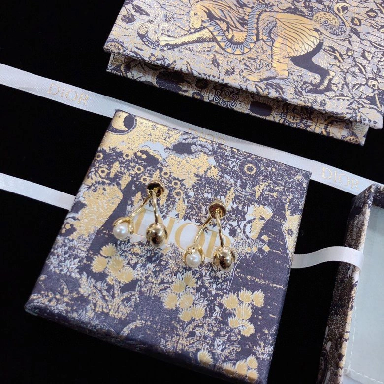 WellDesigned Christian Dxxr Earrings 295372