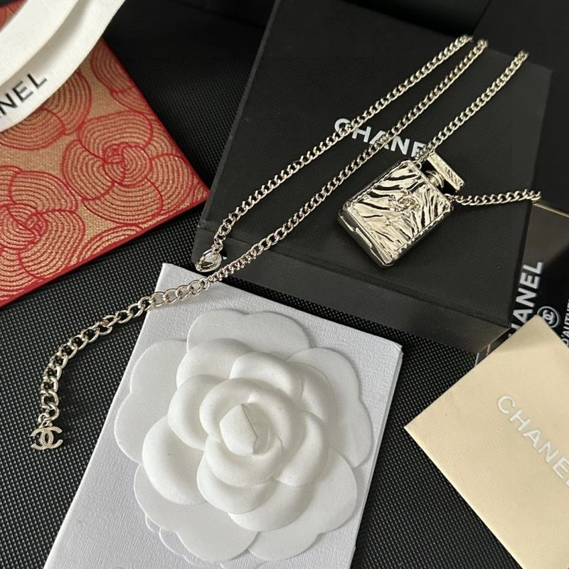 Cozy Chxnxl Brooches 292794