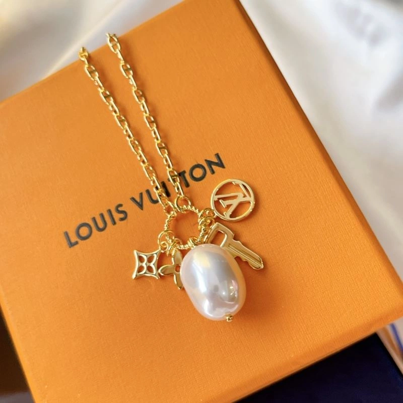 Fashionable LX Necklaces 311519