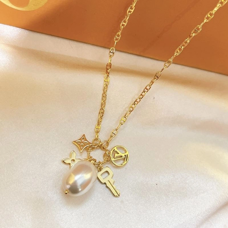 Fashionable LX Necklaces 311519