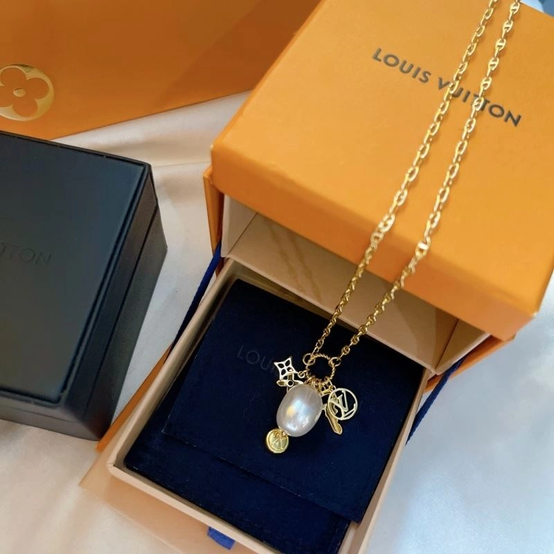 Fashionable LX Necklaces 311519