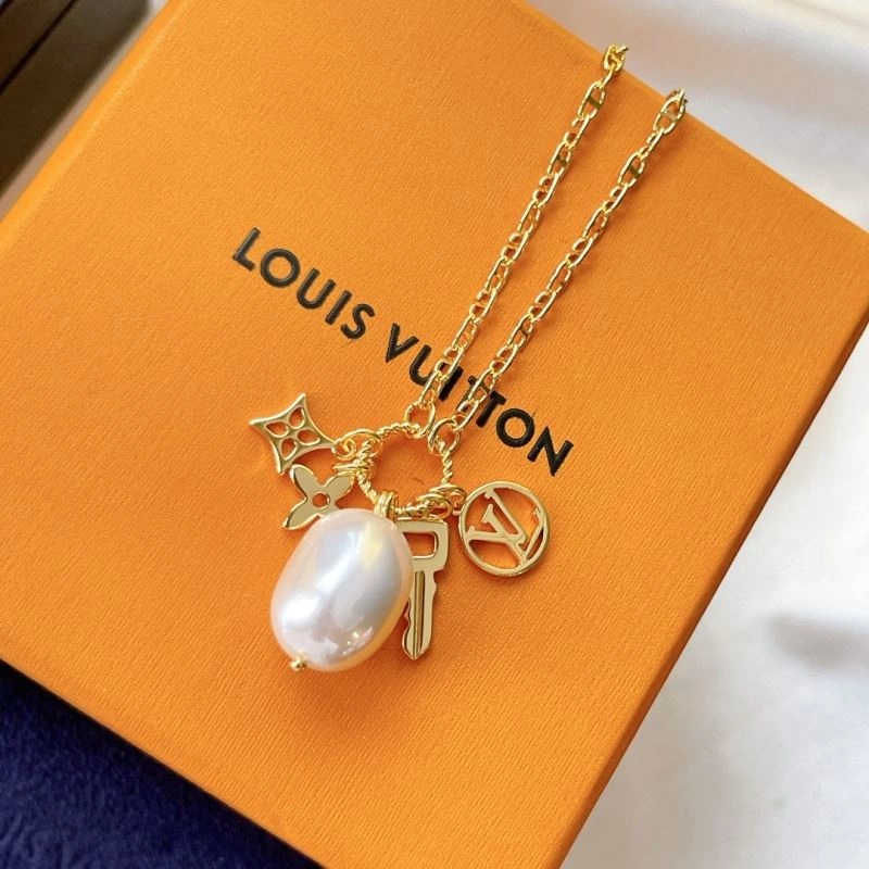 Fashionable LX Necklaces 311519
