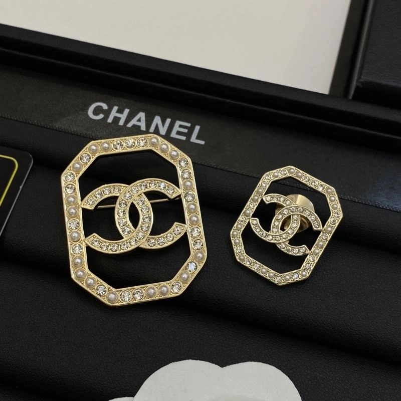 Bold Chxnxl Brooches 292796