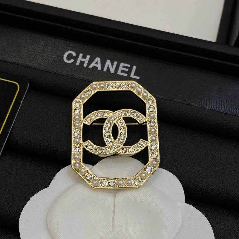 Bold Chxnxl Brooches 292796